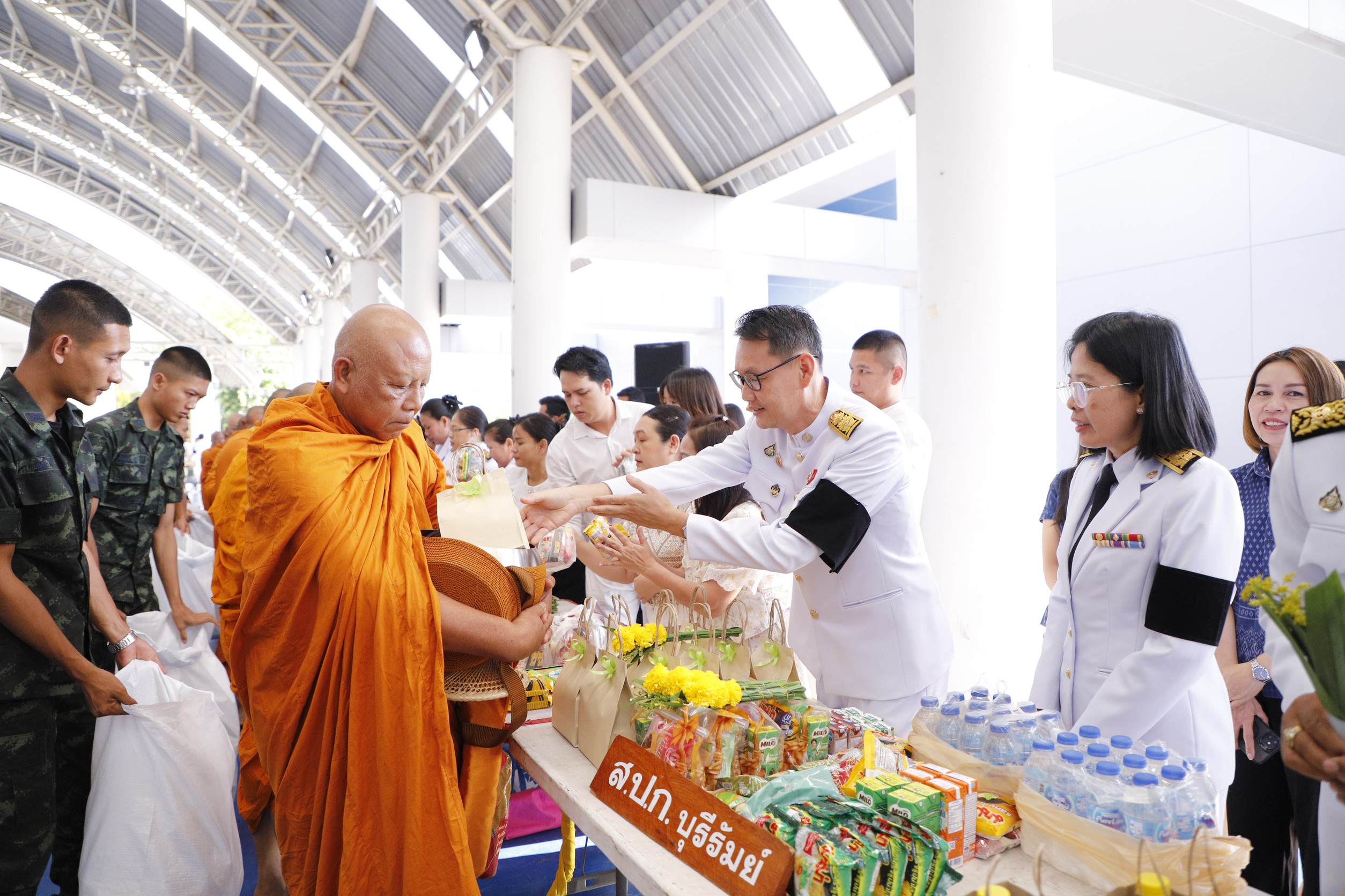 title - วันที่ 6 เมษายน 2569 นายประเสริฐ กาญจนเกียรติกุล ปฏิรูปที่ดินจังหวัดบุรีรัมย์ พร้อมด้วยเจ้าหน้าที่ ส.ป.ก.บุรีรัมย์ ร่วมรัฐพิธีวันที่ระลึก 